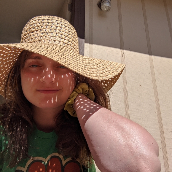 Meet your Posher, Lauren - Picture 1 of 4